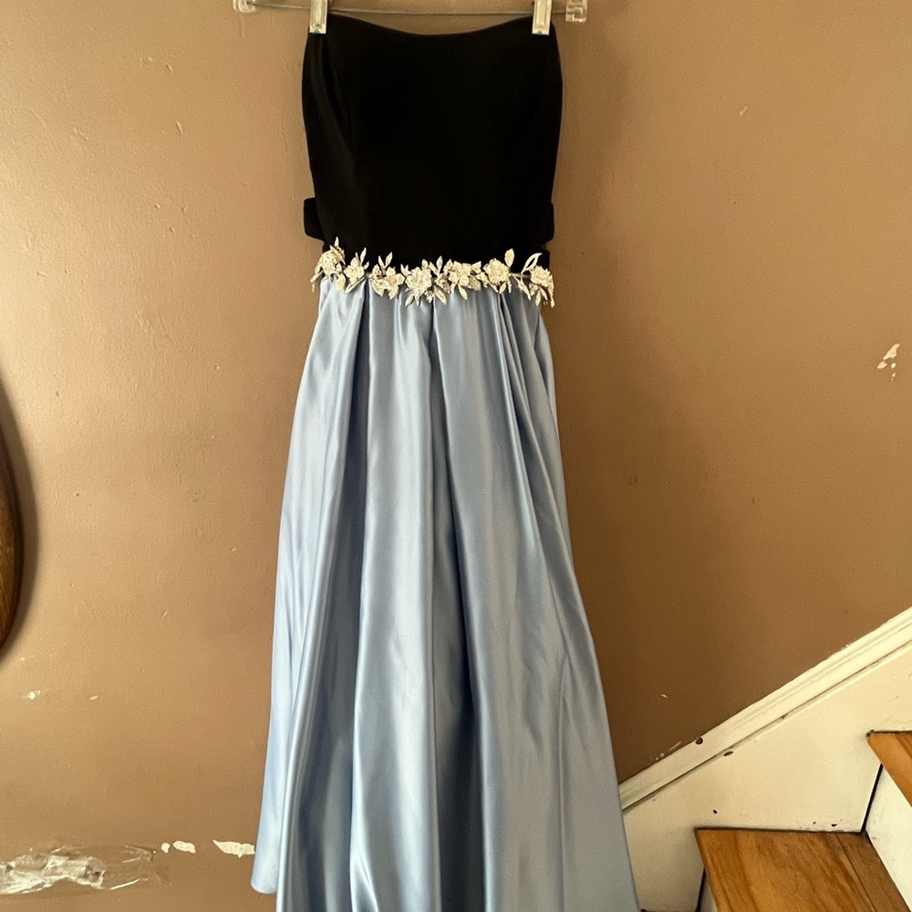 Prom Dress Light Blue & Black with Silver Details and Pockets! Size 3